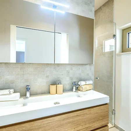 Luxury Bobovisce Panoramic Sea View Апартаменты *